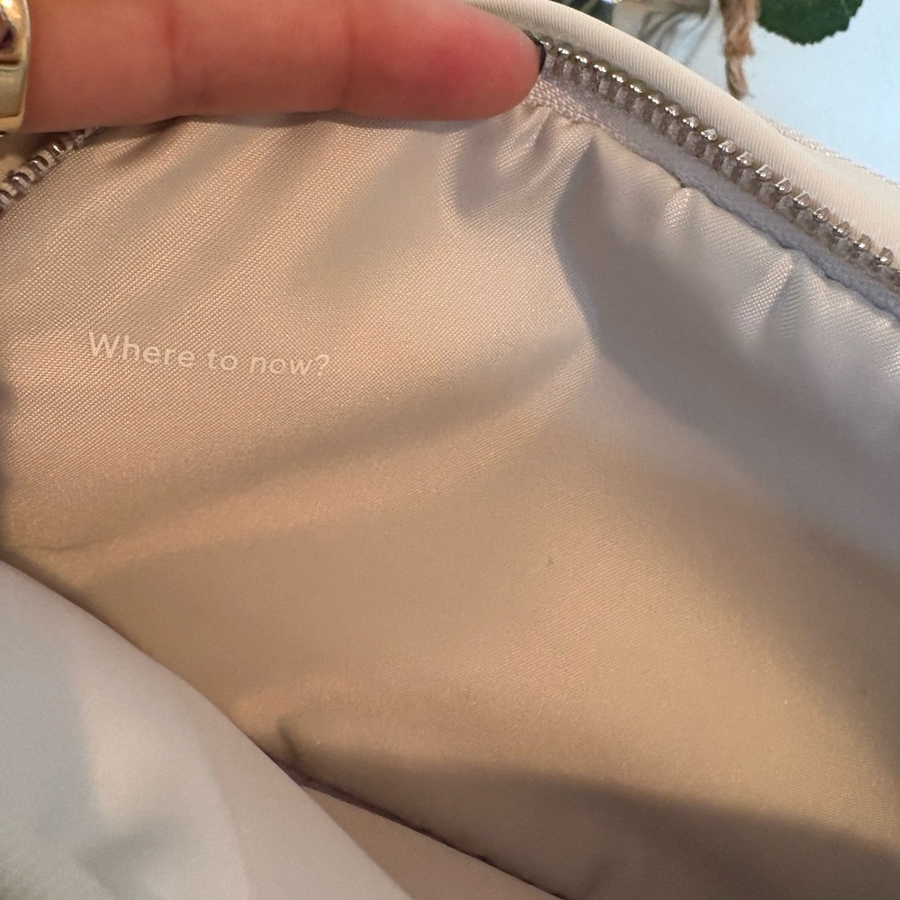 lululemon White Crossbody Bag - Picture 6 of 6